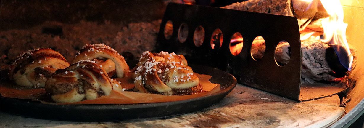 Baka kanelbullar i Forno pizzaugn