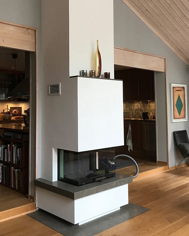 Platsbyggd spis med glas på tre sidor